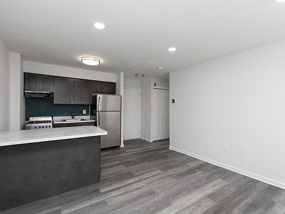 5th image of 6428 Oxford Ave #102A