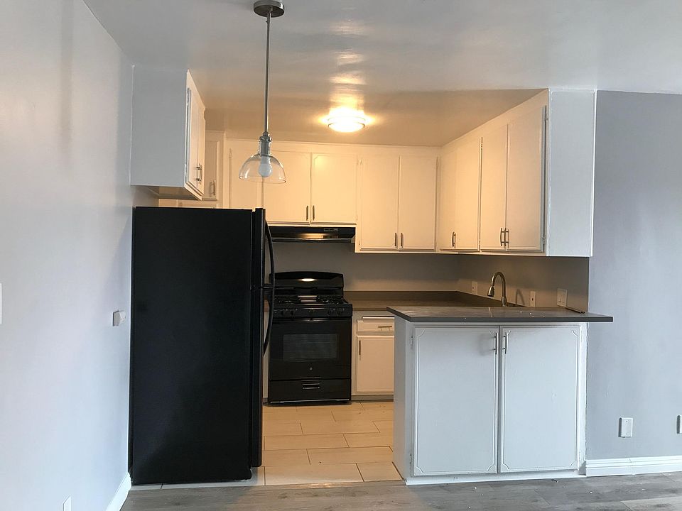 1st image of 2302 E 6th St #1