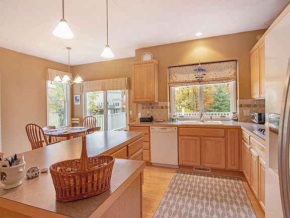 4th image of 4529 Canterwood Dr NE