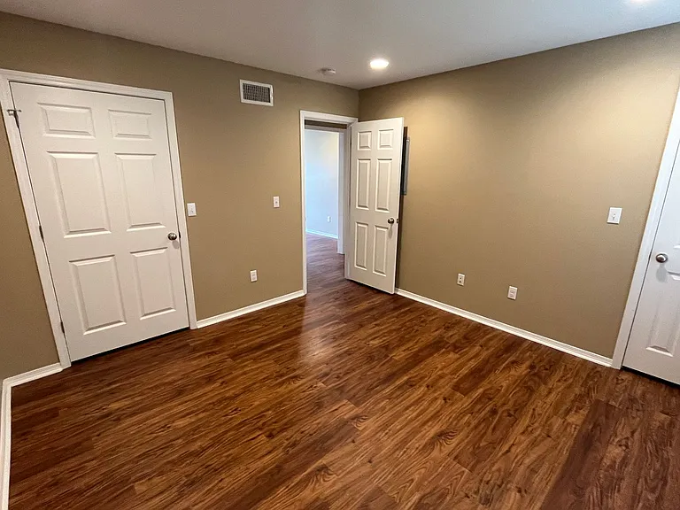 808 S Knoxville Ave — Photo 6