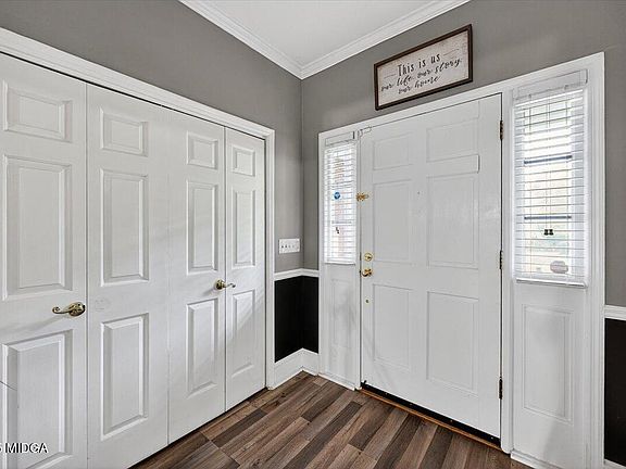 2nd image of 556 Commanche Pl