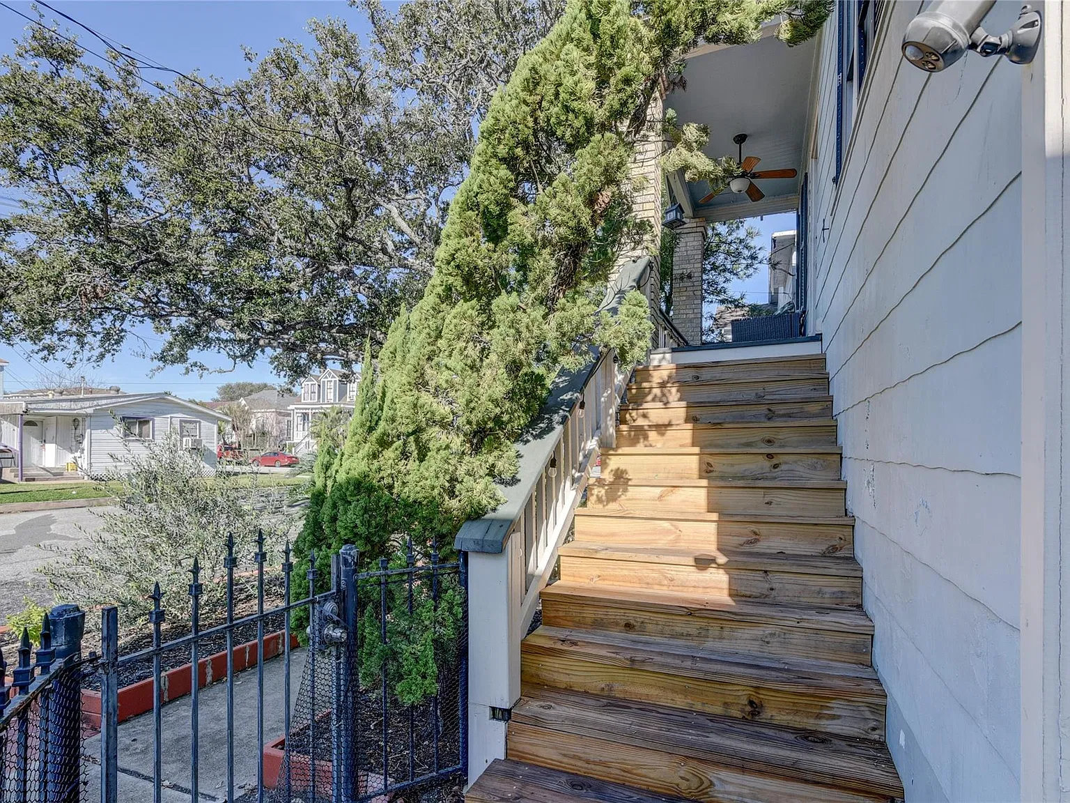 2 bed, 1.0 bath, 960 sqft, $1,425 — Photo 2