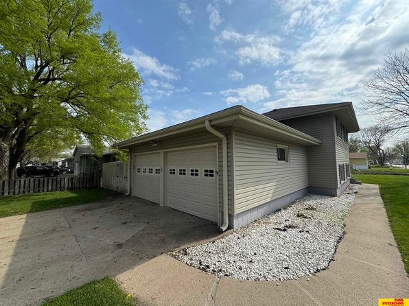 1904 E 20th St, Fremont, NE 68025