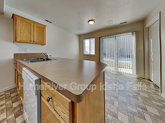 3rd image of 1629 N Stevens Dr APT B