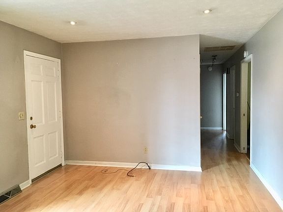 5th image of 105 Doran Dr