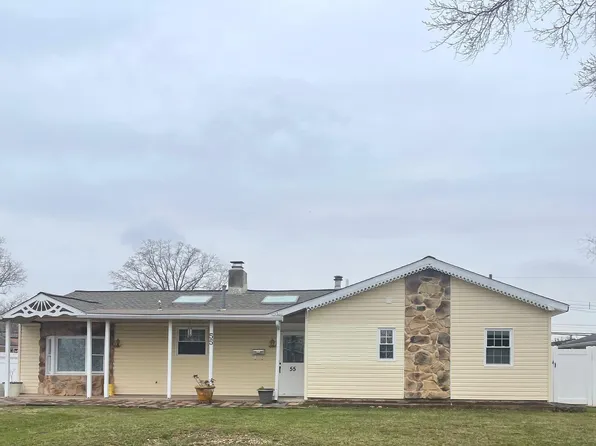 55 Thimbleberry Ln, Levittown, PA 19054