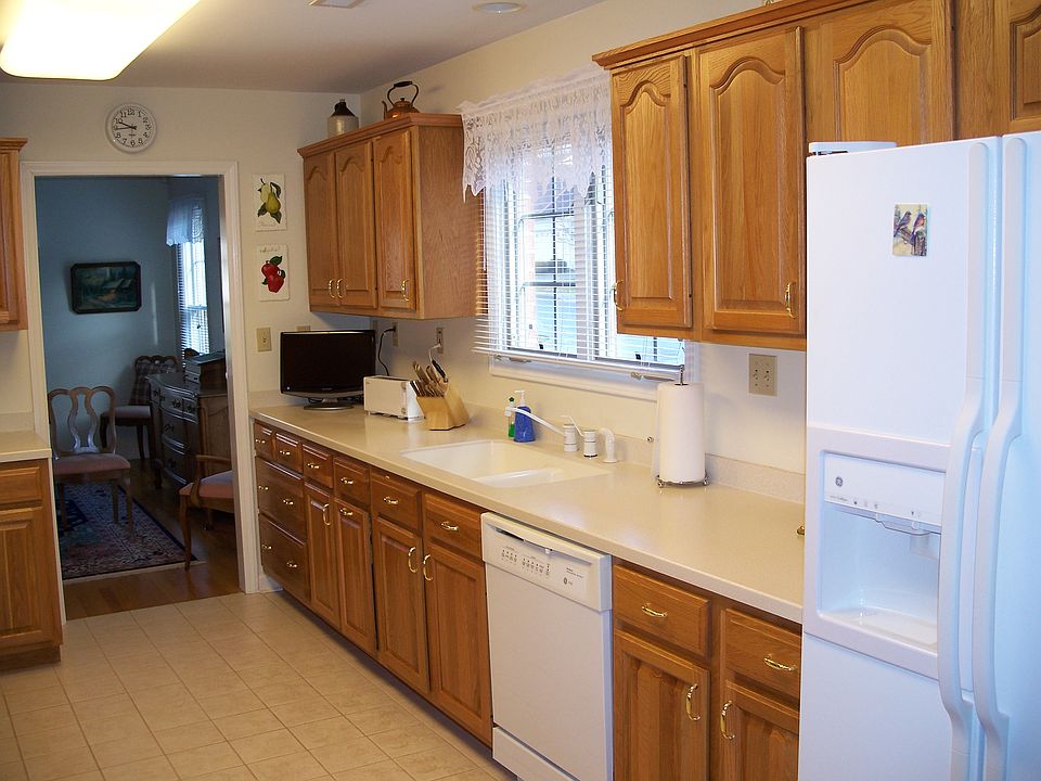 2nd image of 515 Linden St
