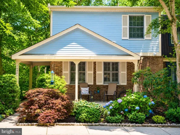 10906 Barton Hill Ct, Reston, VA 20191