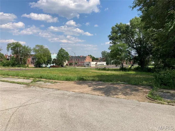 1528 Benton St, Saint Louis, MO 63106