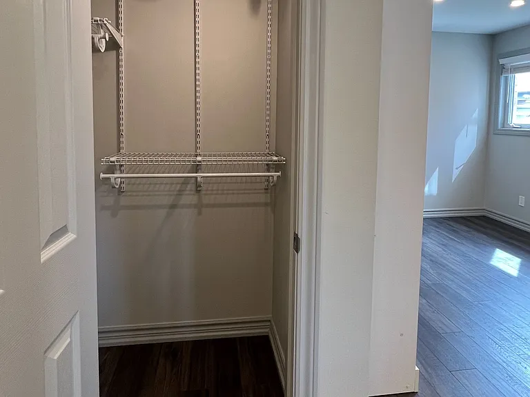 70 Juglans Cres #BASEMENT — Photo 8