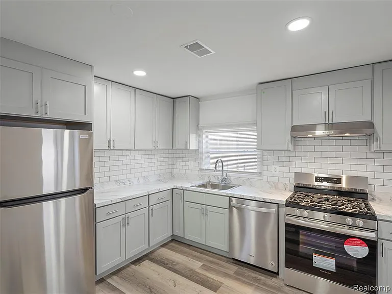 1741 E Woodward Heights Blvd — Photo 27