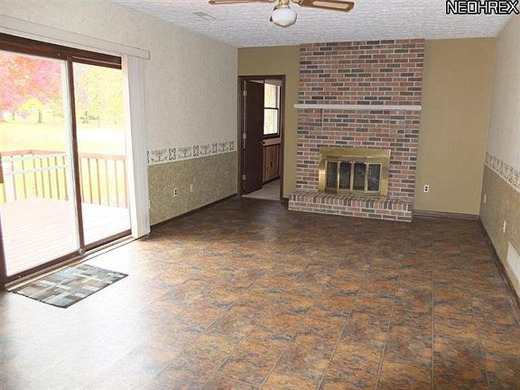 3rd image of 7895 Heatherview St NW