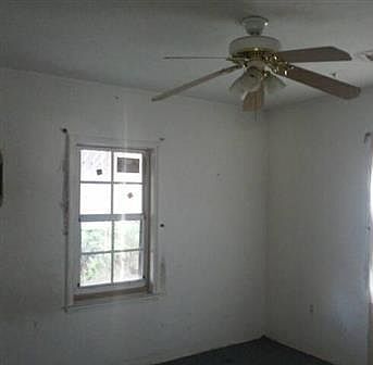 4th image of 940 NE 129th St