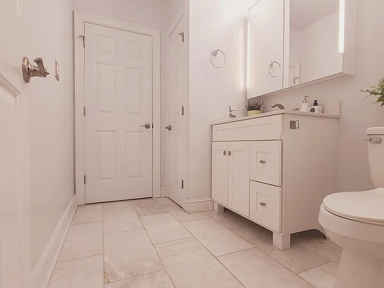 127 N Tryon St #412 — Photo 4