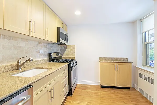 Rented by Stonehenge NYC LLC | media 4