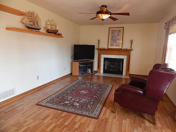 3rd image of 4424 Knickel Dr