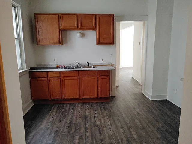 2 bed, 800 sqft, $1,000 — Photo 3
