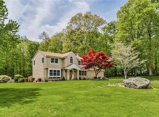 75 Gatehouse Rd, Trumbull, CT 06611