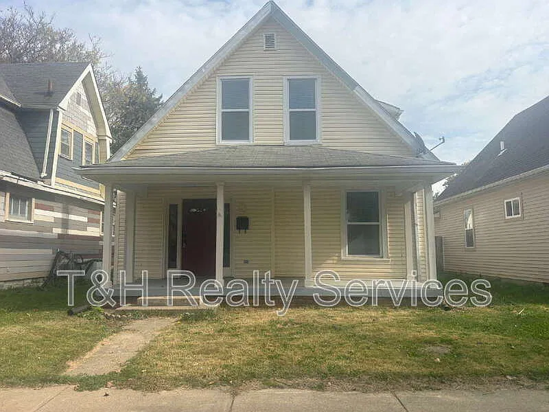 3 bed, 2.0 bath, 1370 sqft, $1,450 — Photo 1