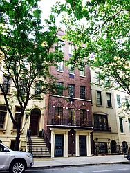 211 East 62nd Street in Lenox Hill