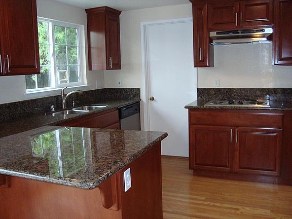 4th image of 3021 Richardson Cir