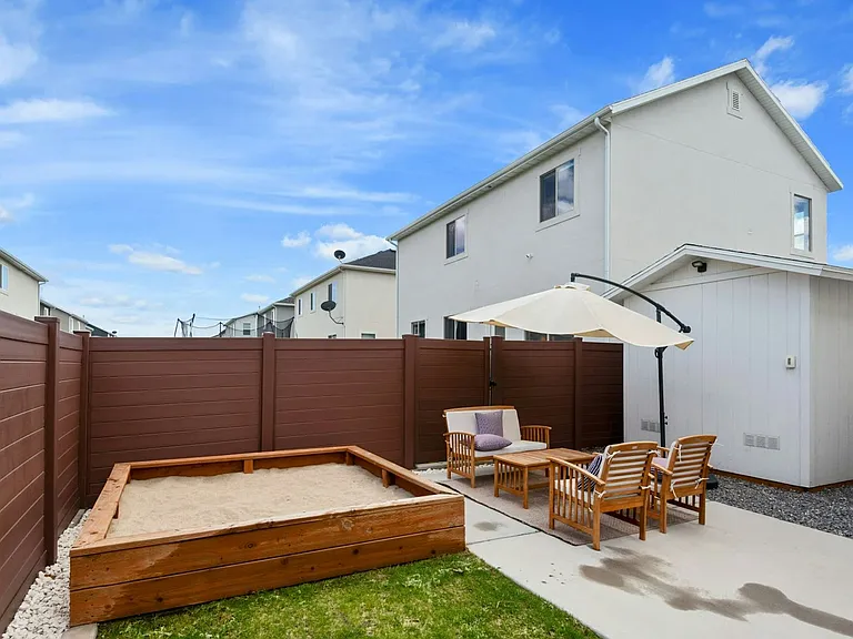 322 N 240 E — Photo 12