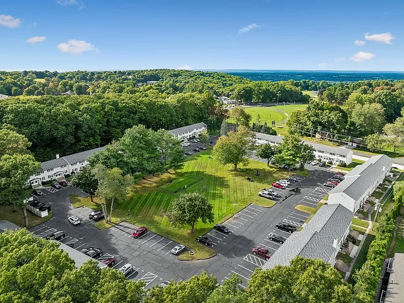 Fox Hill Commons — Photo 3