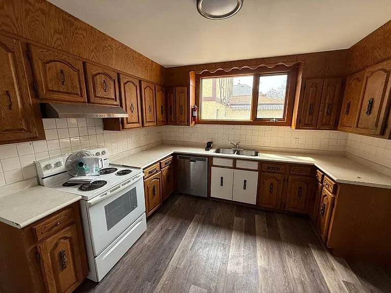 38 Crown St — Photo 3