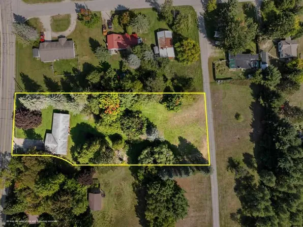 974 N Advance Rd, Boyne City, MI 49712