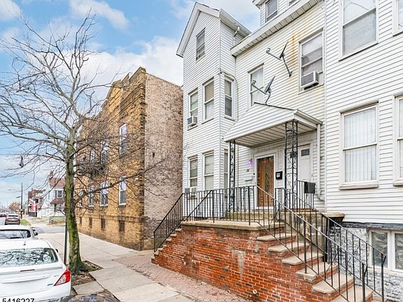 4th image of 30 2Nd St