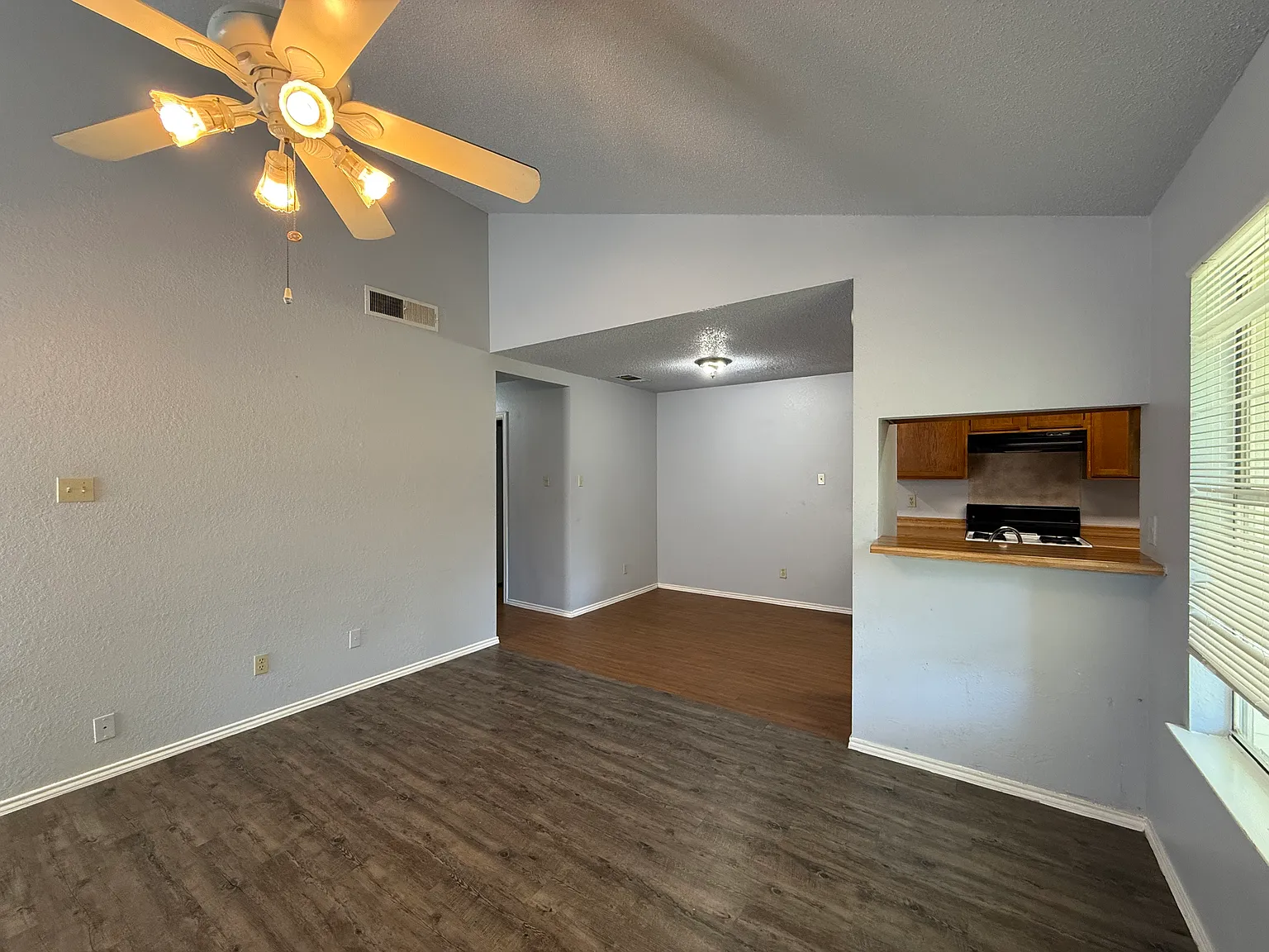 2 bed, 850 sqft, $1,395 — Photo 4