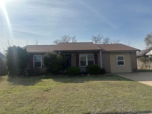 2nd image of 613 N Ramblin Oaks Dr