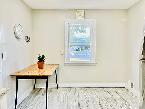 5th image of 1096 Woodland Ave Floor 1