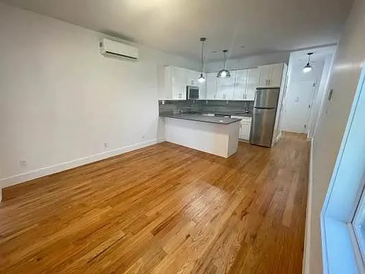 Rented by Tapiro Realty | media 6