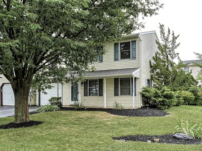 32 Forest Cir — Photo 1