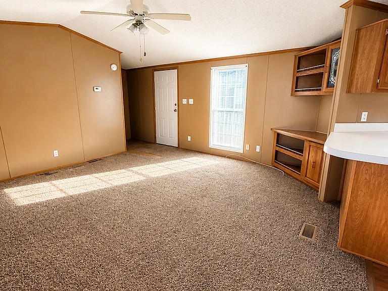 925 N Wesley St — Photo 10