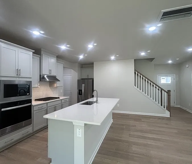 1025 Saint Lawrence Dr — Photo 5