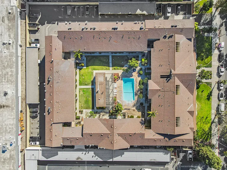 Sierra West Apartments — Photo 5