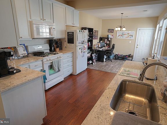 4th image of 5015 Softwood Ln