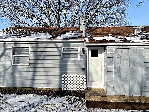 5th image of 828 Lancaster Dr