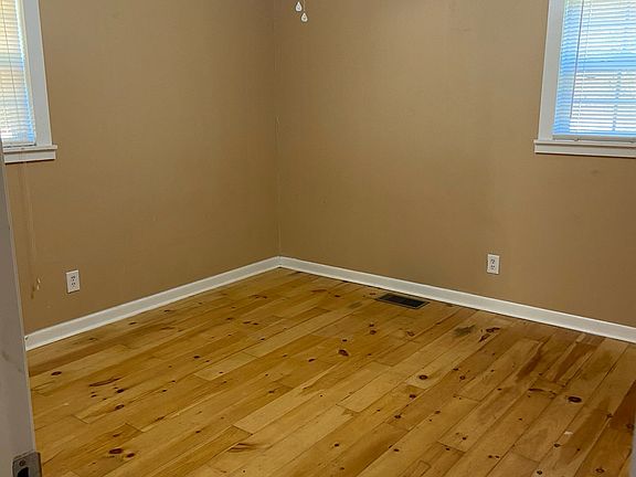 5th image of 1470 Ridge Rd