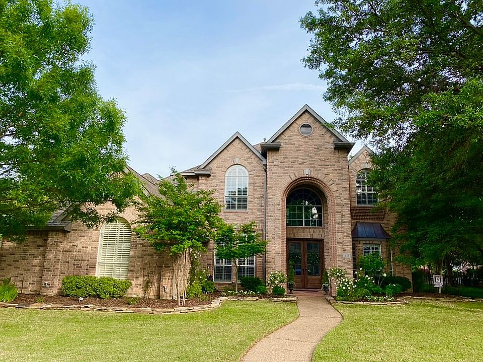 1st image of 833 Parkwood Ct