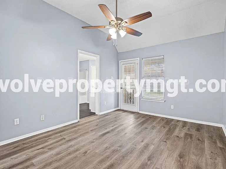 5806 Ashridge Pl — Photo 6