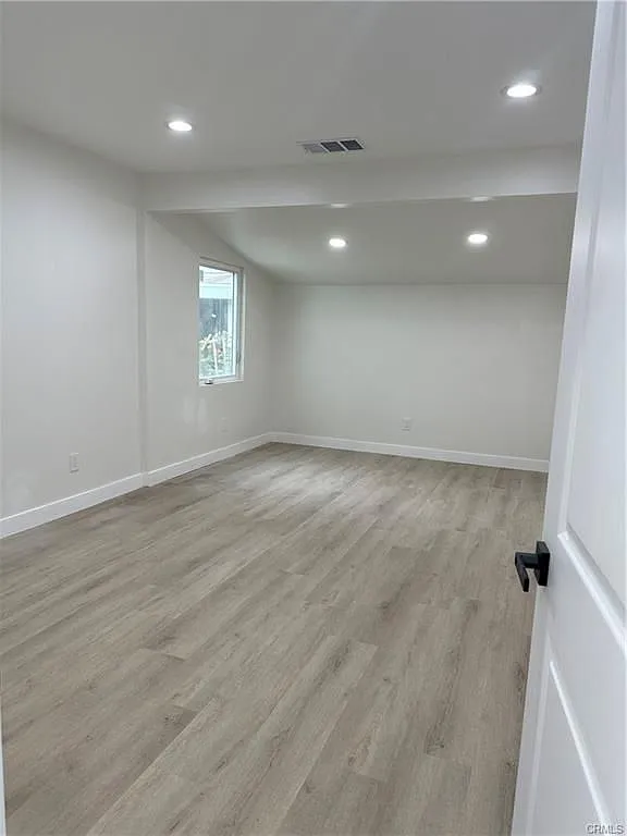 3 bed, 2.0 bath, 1095 sqft, $3,400 — Photo 4