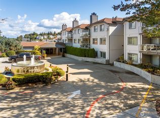 2760 76th Ave SE APT 305, Mercer Island, WA 98040