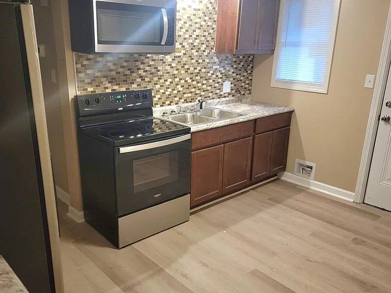 328 Rhew St #328 — Photo 4