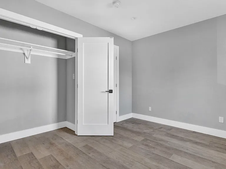 2824 S Redondo Blvd — Photo 6
