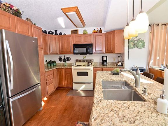 5th image of 610 W Indian Creek Dr