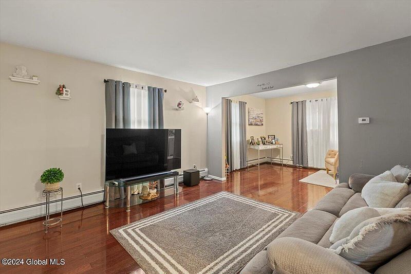 3rd image of 7 St Andrews Drive