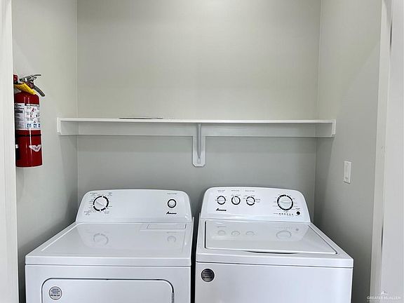 5th image of 816 N Clarence Ave #3